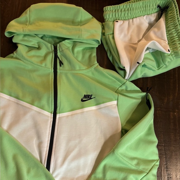 Nike Women's Minty Lime Green & White Track Suit- 2 Piece - Picture 1 of 12